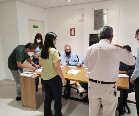 A OCB/GO realizou uma Assembleia Geral Extraordinária (AGE) no auditório do Edifício Goiás Cooperativo, em Goiânia. Sra. Catarina Naghettini, presidente da COOPERBANA, esteve presente votando e representando a cooperativa.