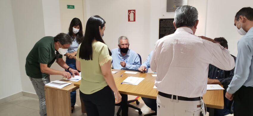 A OCB/GO realizou uma Assembleia Geral Extraordinária (AGE) no auditório do Edifício Goiás Cooperativo, em Goiânia. Sra. Catarina Naghettini, presidente da COOPERBANA, esteve presente votando e representando a cooperativa.